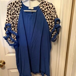 Umgee Blue Top with Leopard Print Sleeves‎